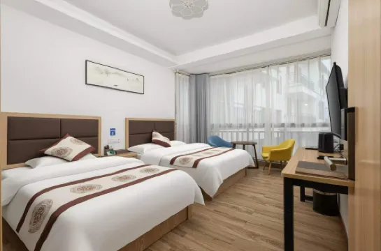 百里杜鵑花溪雲畔