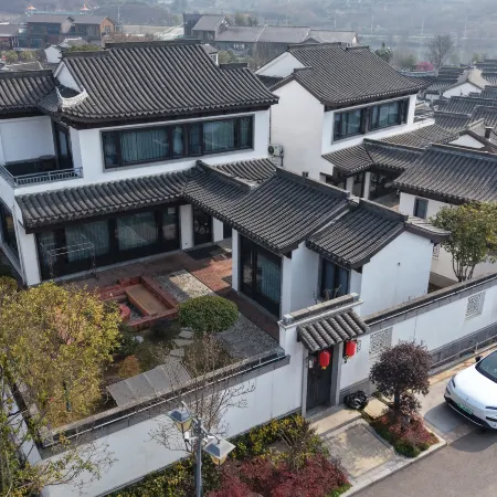 Qingjiang Bay Qinglin Hot Spring Courtyard