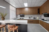 Shaxi • Yuechusongjian Homestay - parking
