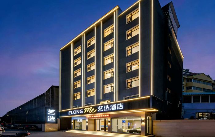 Elong ME Hotel (Zhoukou Xiangcheng Yingbin Avenue)