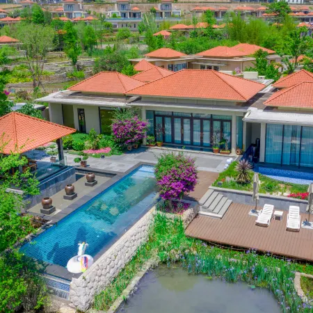 Jiamu  Villa  in  Fuxian  Lake