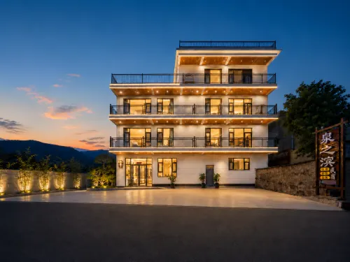 Springside Vacation Villa | A Scenic Mountain Getaway Amidst the Clouds - Pysäköinti
