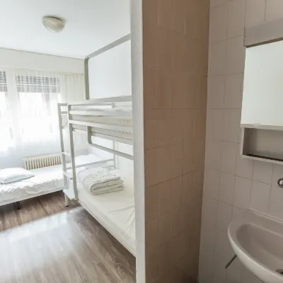city hostel Geneva sarl 가르 드 코르나뱅 주변 호텔