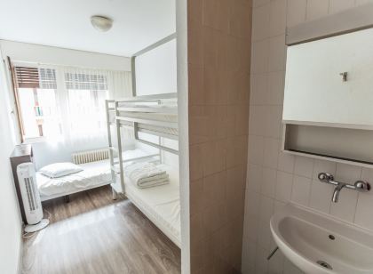 city hostel Geneva sarl