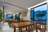 Floral Hotel·Luli · Cloud Retreat — Designer Stay by the Waterfall - Desayuno