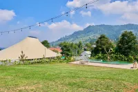 Grand Luxcamp Soebi Farm Cikole by Horison - غرفة مطلة على الجبل