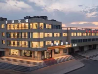 Hualong Hotel (Baiyin Jingtai Jingdian Avenue) - parking