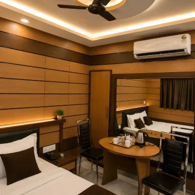 Orbit Guest House by Flying Suites 타고르 하우스 주변 호텔