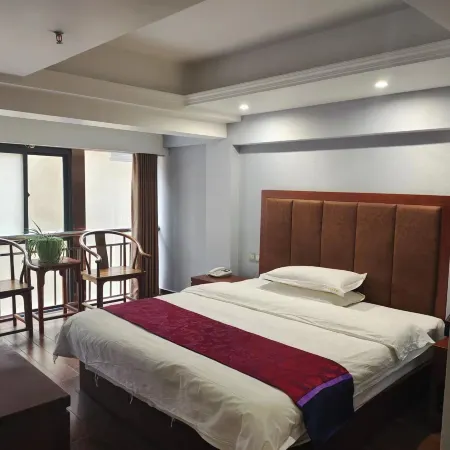 Linglong Business Hotel