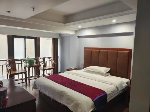 Linglong Business Hotel