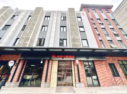 CJIA Apartment (Shanghai Xuhui Damuqiao Subway Station) Hotels near Xuhui Natatorium