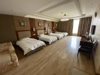 Daqing Jiuhuitan Hot Spring Hotel Отели рядом с достопримечательностью «Yigeng Century Square (Longitude 5th Street)»
