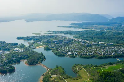 Floral Lux Hotel · Yunshuiqi Hotel (Lushan Xihai Branch) Hotels in Wuning