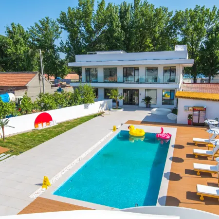 Anji Light Luxury Holiday Homestay