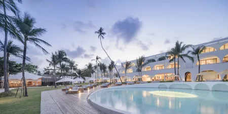 SALA Samui Chaweng Beach Resort Отели рядом с достопримечательностью «Guan-Yu Koh Samui Shrine»