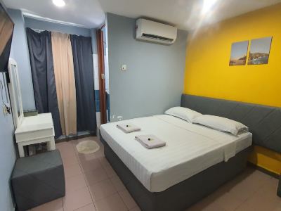 OYO 90798 Two Two Inn