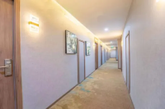 Home Inn Baiyun Hotel (Huai'an Railway Station Mandu Plaza)