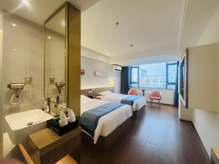 Yuanfeng Hotel  (Danzhou Zhongxing Street Summer Plaza)