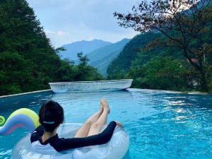 Anji Yuyu·MEETYOU Pool Pro-Pet Meisu (Yunshang Grassland Panda Tribe Adventure Park)