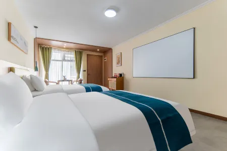 Wudang Mountain Yuman Junshe Homestay Отели рядом с достопримечательностью «Wudang Scenic Spot»