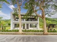 Dream Field Hotels near Qingjing Farm