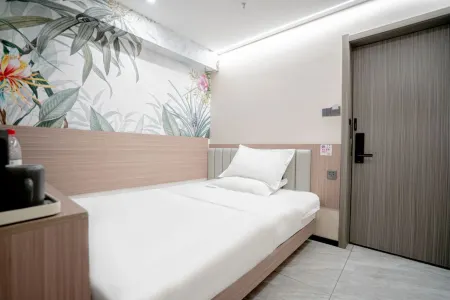 Huayi Collection Hotel (Harbin West Railway Station Hasi Wanda Branch)
