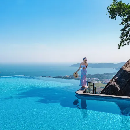 Yalong Bay Earthly Paradise Birds Nest Resort
