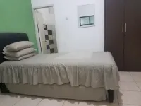 Cendrawasih Syariah Homestay - Homestays