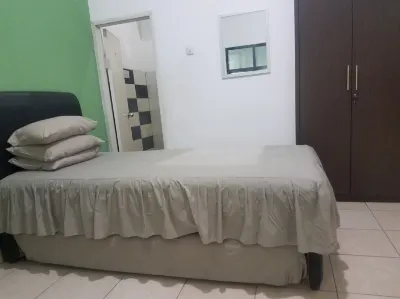 Cendrawasih Syariah Homestay Hotels near Damar papan, reki yesma