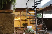 Lancang Tea Yiyuan Tea Manshanting Homestay Hotels near The Old Bulang Ethnicity Village of Wenji
