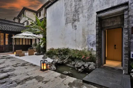 Yibaijian Designer Homestay in Nanxun. Отели рядом с достопримечательностью «Zhejiang University of Water Conservancy Hydropower (Nanzhang Campus)»