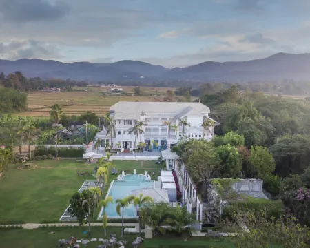 ลานนา อินตัน รีสอร์ท โรงแรมในอำเภอ ดอยสะเก็ด