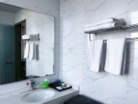 Weihai Wanghaige Seaview Apartment (Huoju 8th Street/International Bathing Beach)