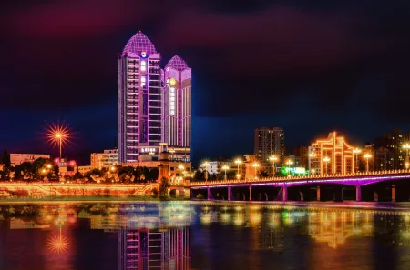 Hanzhong Rongjia International Hotel (Hanjiang Wetland Park Store) Отели рядом с достопримечательностью «Hanzhong Gymnasium»