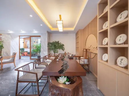 Yuehao. Designer Garden Mei Suk(Lijiang Sifang Street) Отели рядом с достопримечательностью «Old Town of Lijiang»