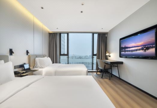 허 시 호텔 쿼드룸 내부