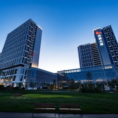 Fenghuang Grand Hotel Hotels near Yantai Indoor Stadium