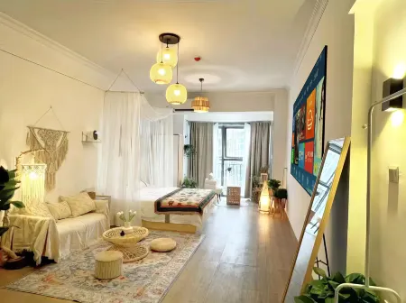 Shiyue Boutique Homestay (Hengda City Branch) Отели рядом с достопримечательностью «Hebei Mechanical and Electrical Vocational and Technical College»