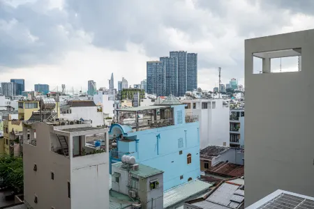 The Manor 2 studio- free rooftop pool and free pick up for 5 nights