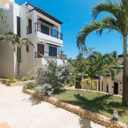 RedDoorz @ LM Apartelle Boracay Отели рядом с достопримечательностью «Пляж Кагбан»