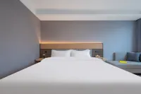 Toya Hotel (Fuhai Road Branch) Hotels near Xiluzhou Park