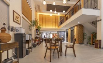 Foshan Heyiju Hotel (Bijiang Jinlou Branch)