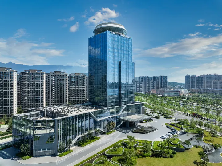 GRAND MERCURE LUSHAN JADE