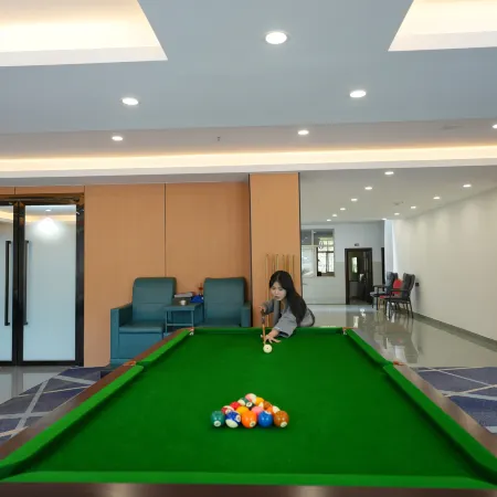 Yijia Hotel (Puge Luoji Mountain Scenic Area Branch)