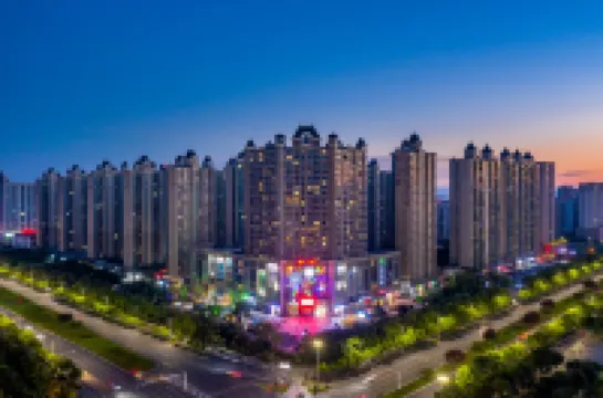 May Boutique Hotel (Xinyang East Railway Station Evergrande Plaza)