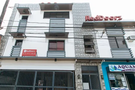 RedDoorz near Christ the King Medical Center