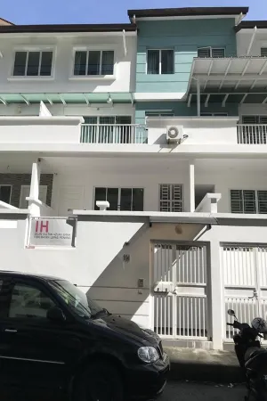 Island Hostel Bayan Lepas Airport Отели рядом с достопримечательностью «Квинс Уотерфронт»