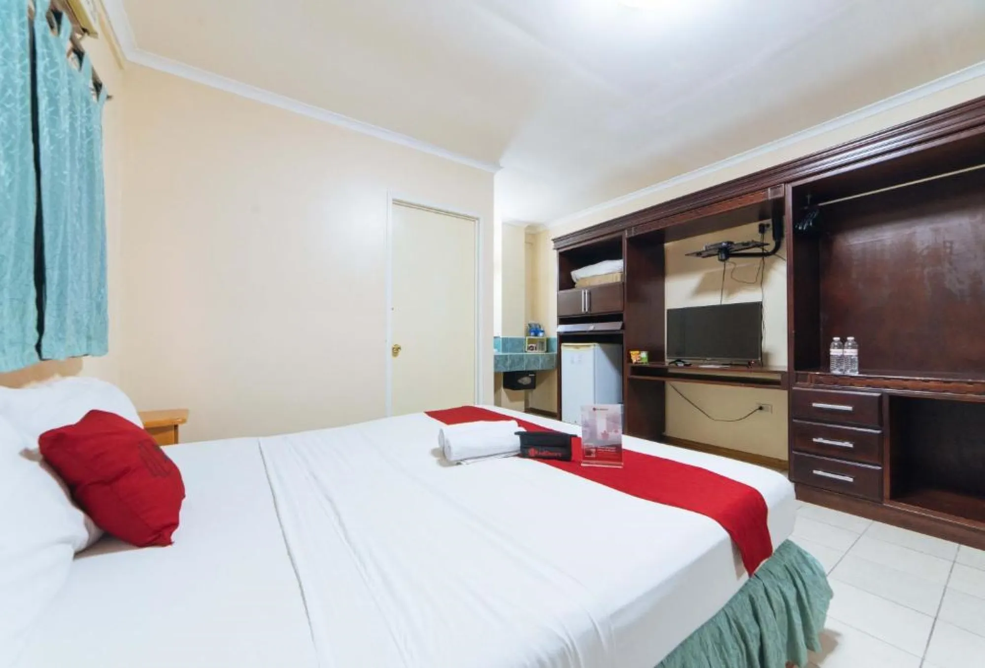 RedDoorz @ Clarkview 21st Street Angeles City Kamar Photos