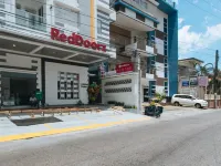 RedDoorz @ St Catherine Residences Olongapo City Các khách sạn gần Trung tâm mua sắm Harbor Point