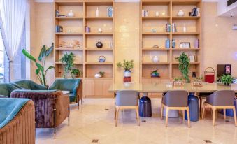 Huanpeng Holiday Hotel
